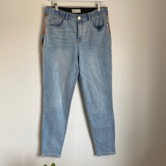 Knox Rose ladies cropped faded jeans. Size 12. Colourful side stripe. High rise. - Picture 1 of 14